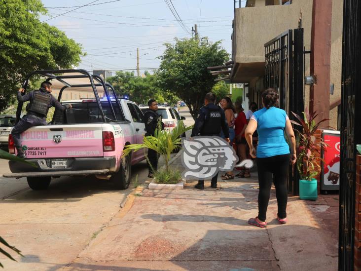 (+Video) Detienen a hombre por dañar auto de madre de familia en Coatzacoalcos