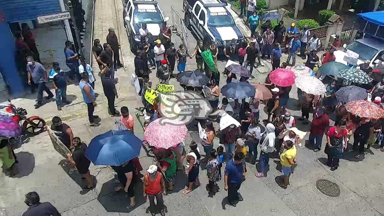 Protestan por consecución de mercado en San Andres Tuxtla