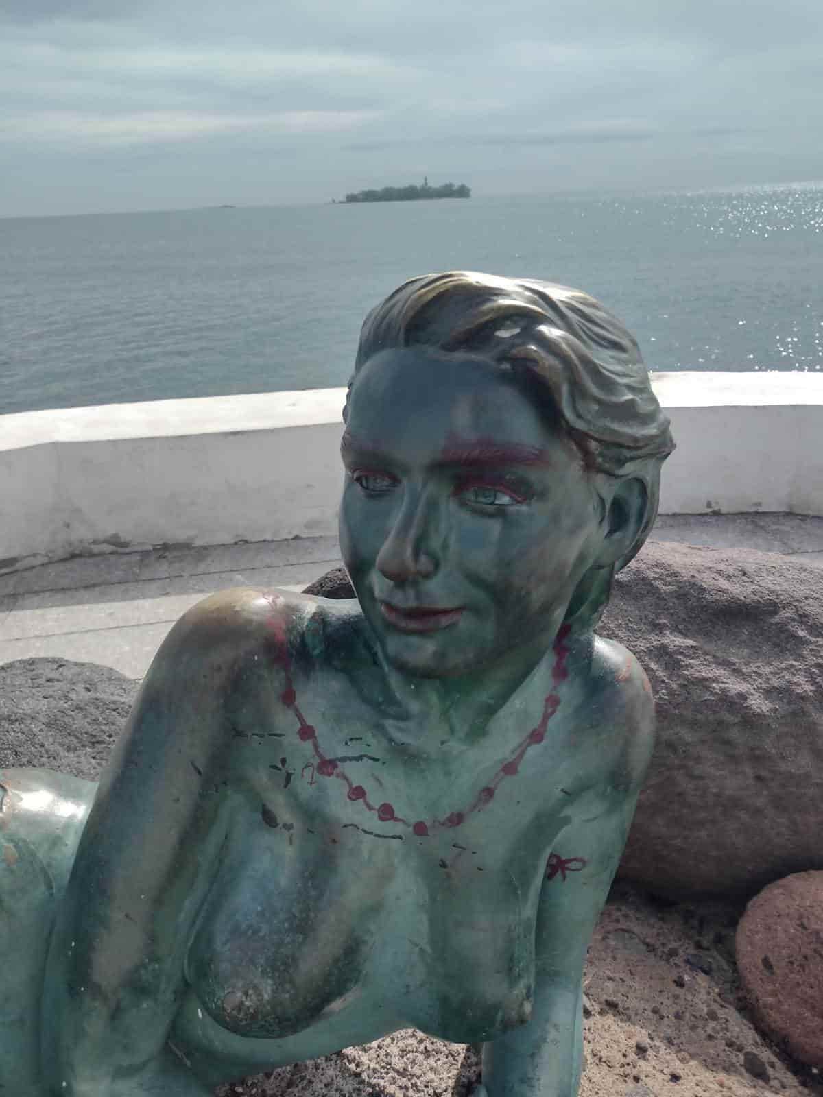 Escultura de sirena en bulevar de Boca del Río amanece vandalizada (+Video)