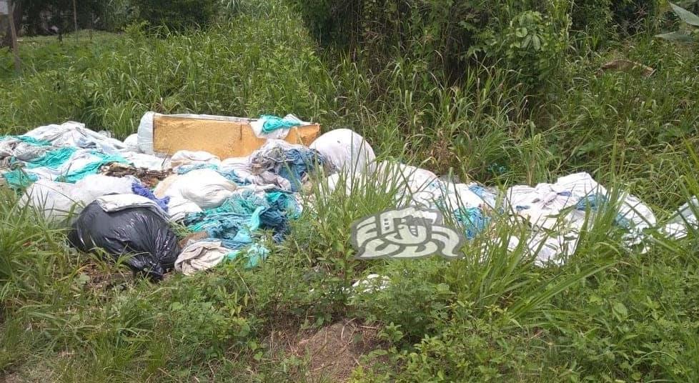 Abandonan desechos de hospital en El Palmar, se inconforman minatitlecos