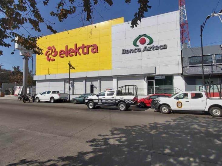 ¡En Veracruz! Sujetos hacen boquete en techo para robar tienda departamental