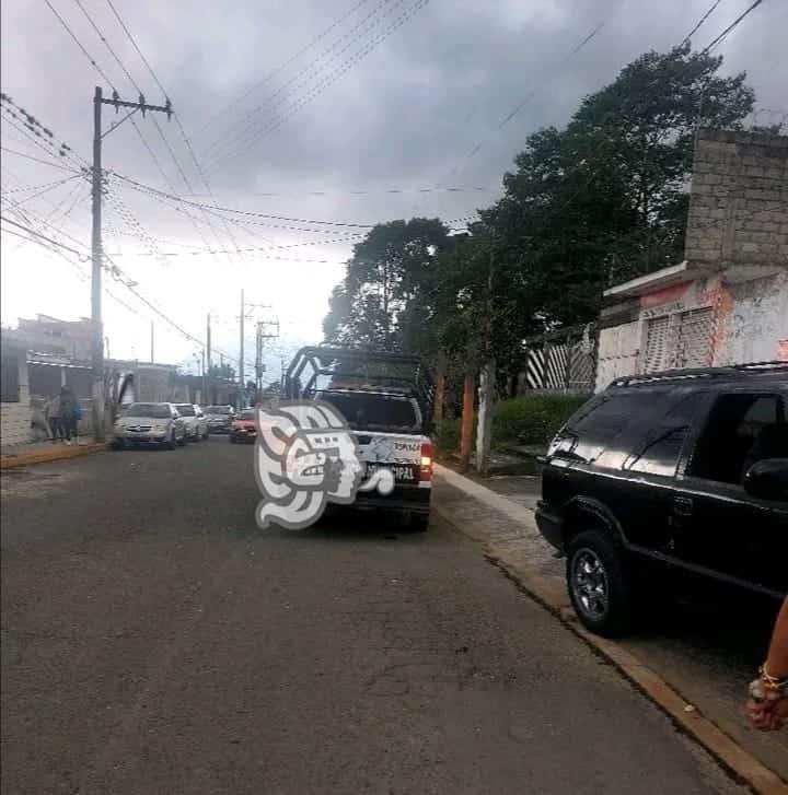 Camioneta choca contra vivienda en Escobedo; una adulta mayor herida