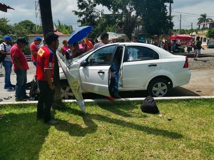 Tren atropella a conductora que intentó ganarle el paso en Manlio Fabio Altamirano