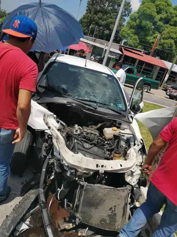 Tren atropella a conductora que intentó ganarle el paso en Manlio Fabio Altamirano