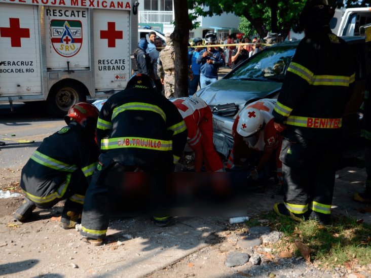 Video: Conductora pierde el control de su auto y atropella a una persona en Veracruz