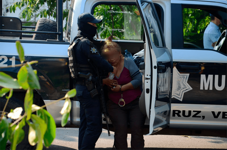 Video: Conductora pierde el control de su auto y atropella a una persona en Veracruz