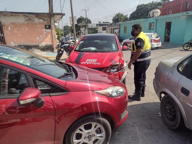 Se registra aparatoso accidente en la colonia Ruiz Cortines en Veracruz