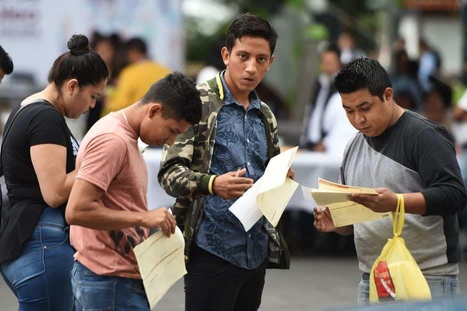 Jóvenes profesionistas en México batallan para encontrar una oferta de trabajo: Inegi