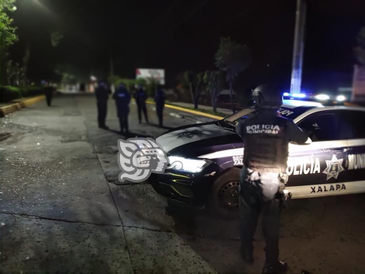 Vehículo atropella a hombre y lo arrastra dos kilómetros, en Xalapa