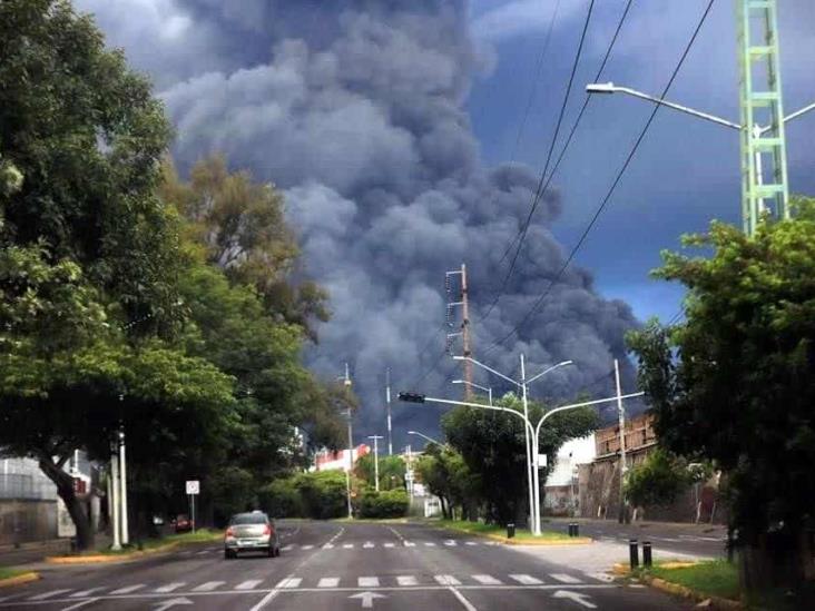 (+Video) Alarma en Tlaquepaque, Jalisco por fuerte incendio en fábrica de calzado