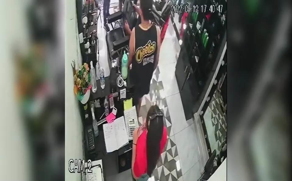 Video exhibe cobro de derecho de piso en barbería de Cancún