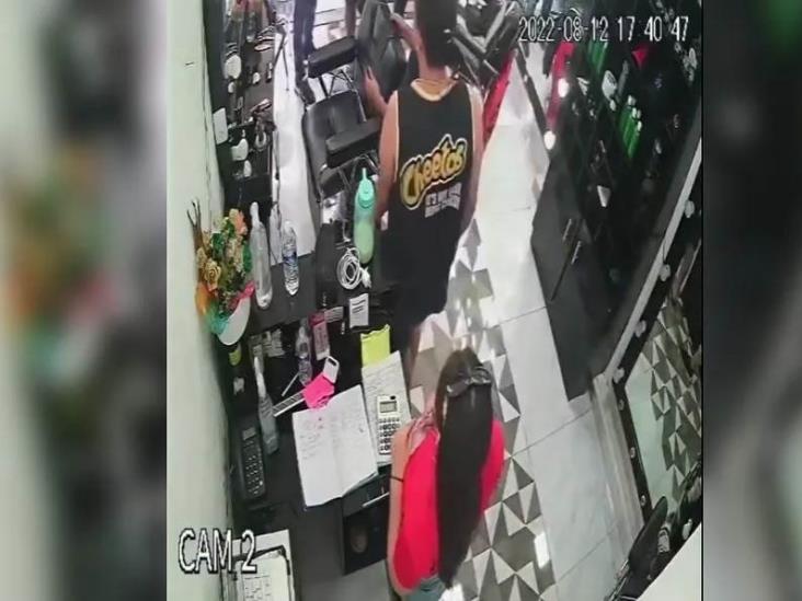 Video exhibe cobro de derecho de piso en barbería de Cancún