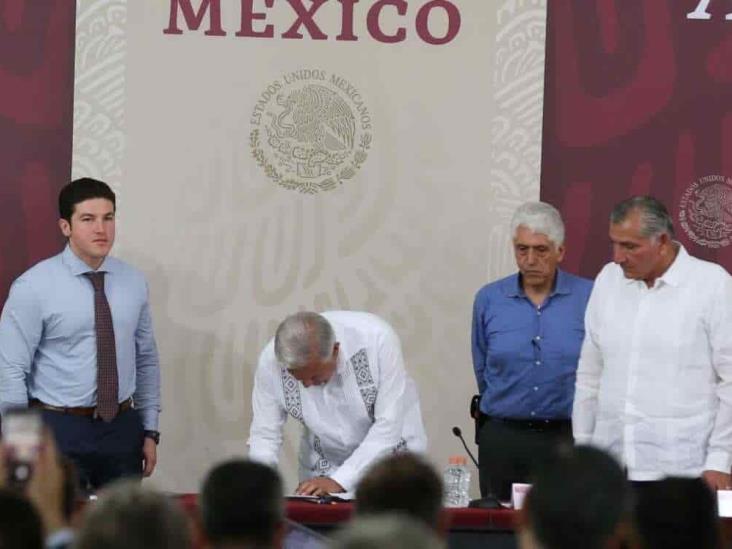 AMLO firma Plan de Apoyo  Agua para Nuevo León