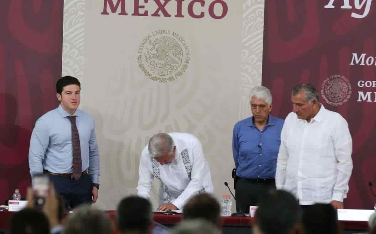 AMLO firma Plan de Apoyo Agua para Nuevo León