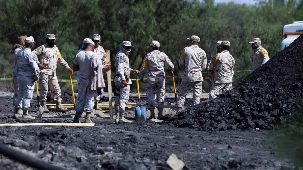 Mineros atrapados en Coahuila no serán abandonados: Protección Civil