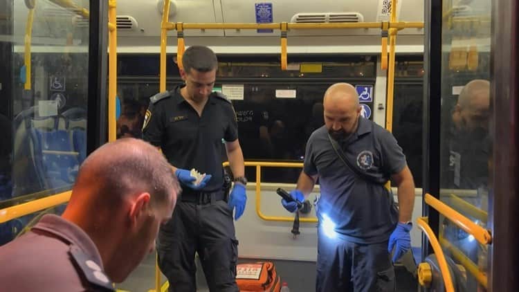 Sujeto dispara contra un autobús de pasajeros en Jerusalén; hay 8 heridos