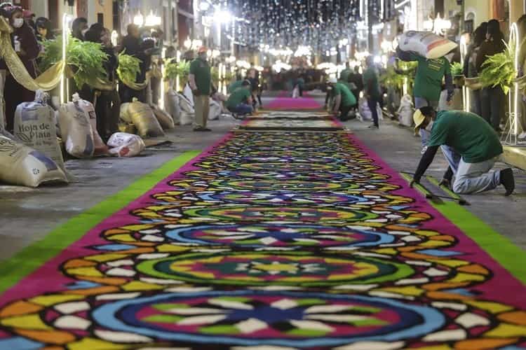 ¡Entérate!México logra Récord Guinness, realizan mega alfombra de aserrín en Tlaxcala