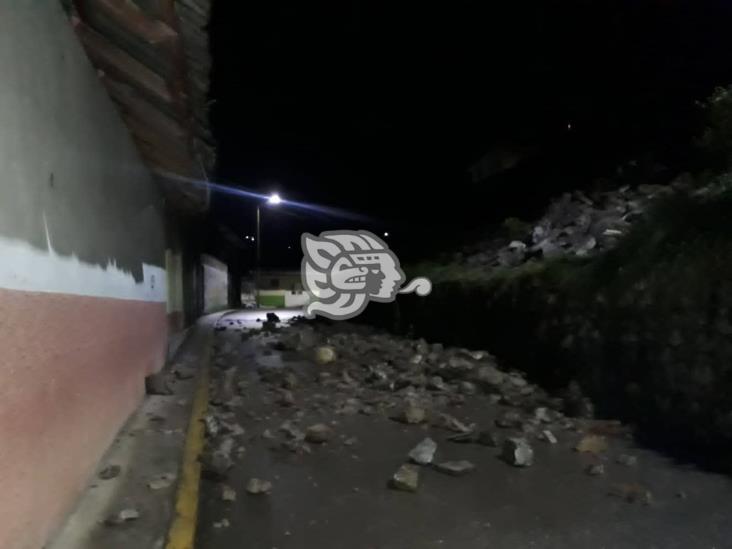 Se desprende parte del muro de una histórica iglesia de Zongolica