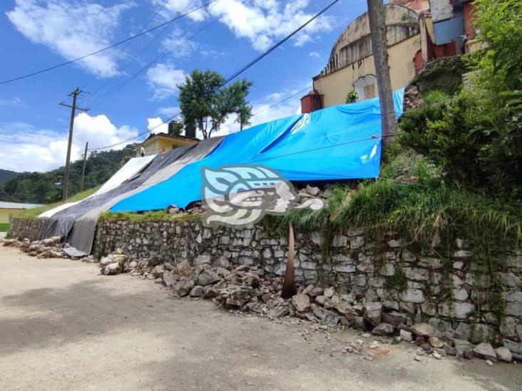 Se desprende parte del muro de una histórica iglesia de Zongolica