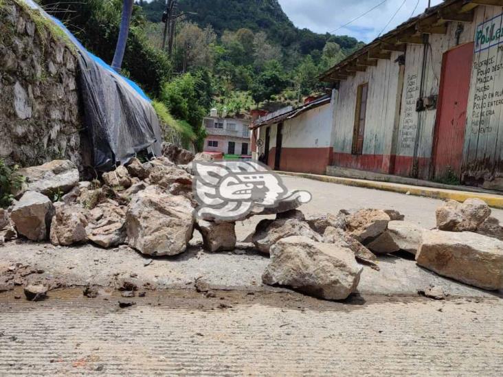 Se desprende parte del muro de una histórica iglesia de Zongolica