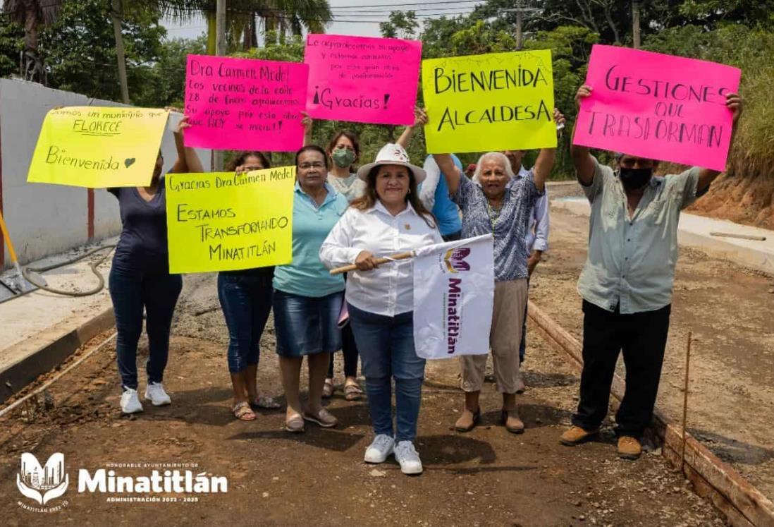 Ayuntamiento de Minatitlán arranca obra de pavimentación 