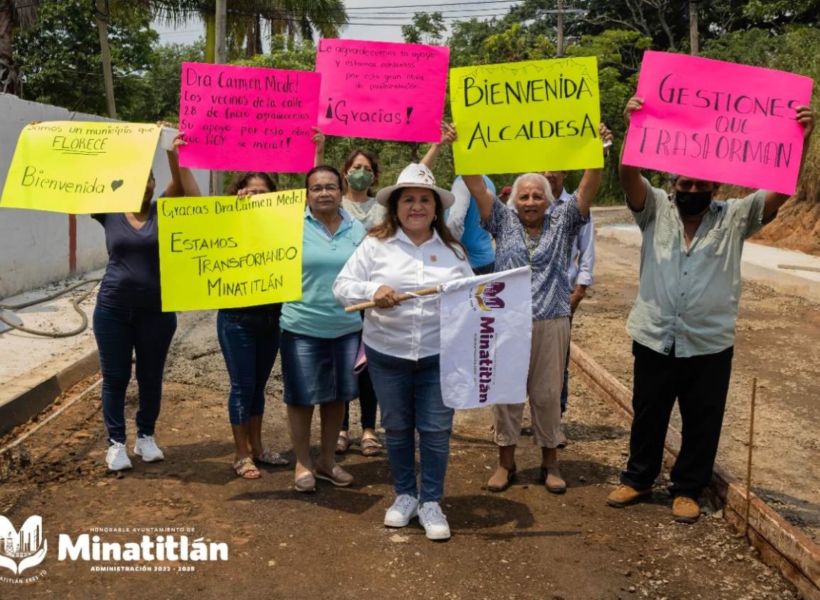 Ayuntamiento de Minatitlán arranca obra de pavimentación 