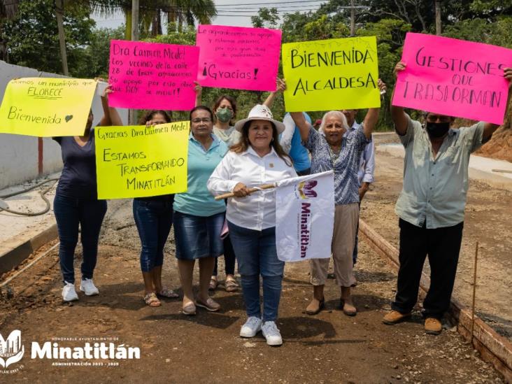 Ayuntamiento de Minatitlán arranca obra de pavimentación 