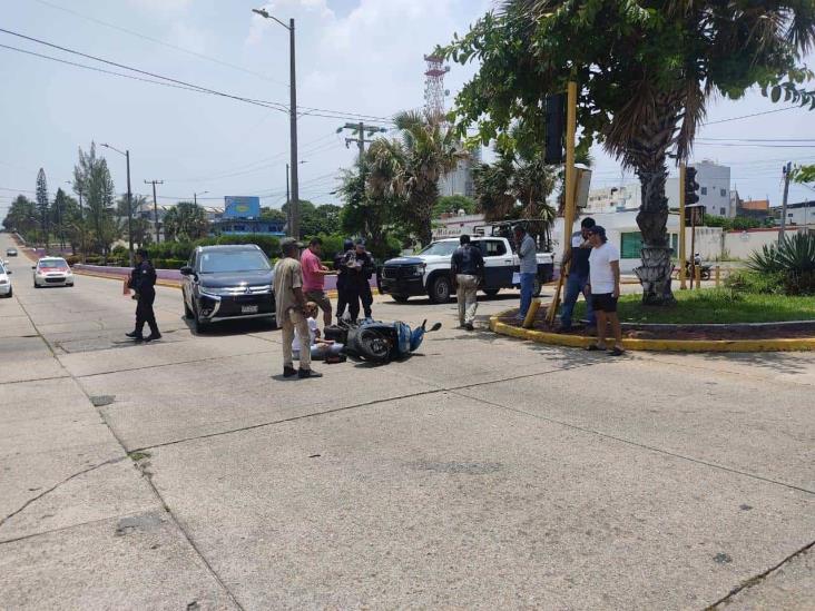 Dos lesionados en choque de moto en en Coatzacoalcos