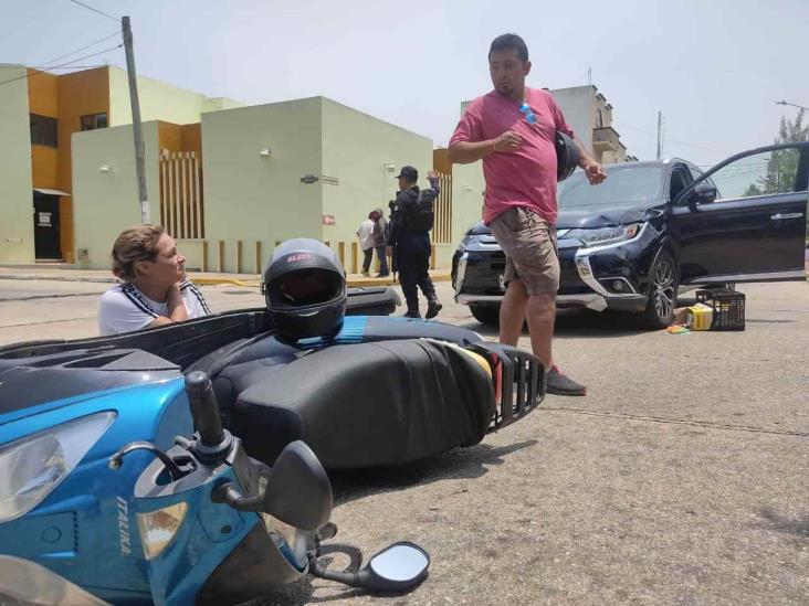 Dos lesionados en choque de moto en en Coatzacoalcos