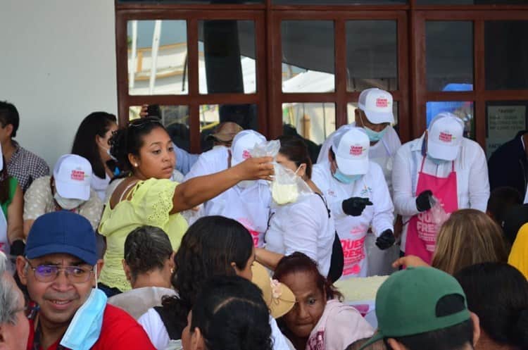 (Video)Rompen récord al realizar el queso fresco más grande de México en Tlalixcoyan