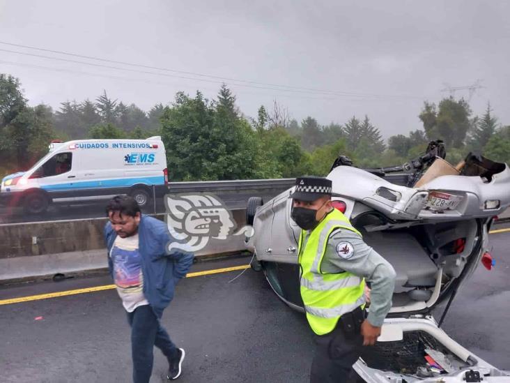 4 heridos tras volcadura de automóvil en libramiento Xalapa-Perote