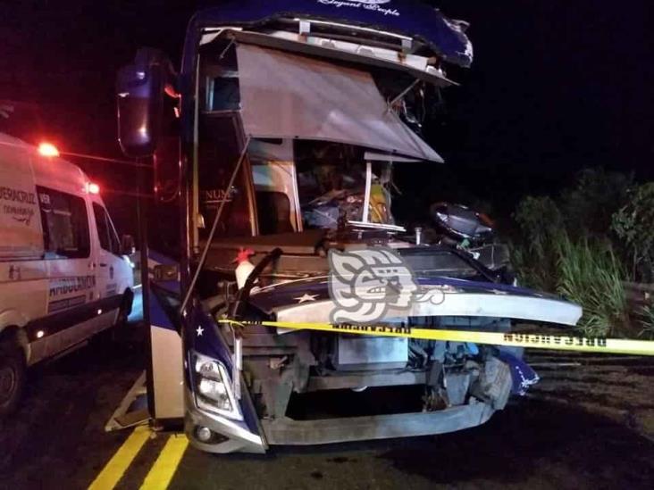 Un muerto y ocho heridos en accidente en carretera Las Choapas-Ocozocoautla