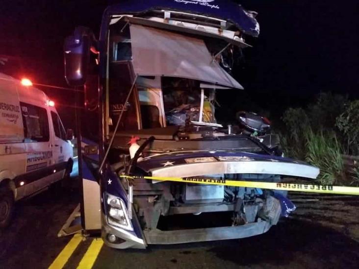 Un muerto y ocho heridos en accidente en carretera Las Choapas-Ocozocoautla