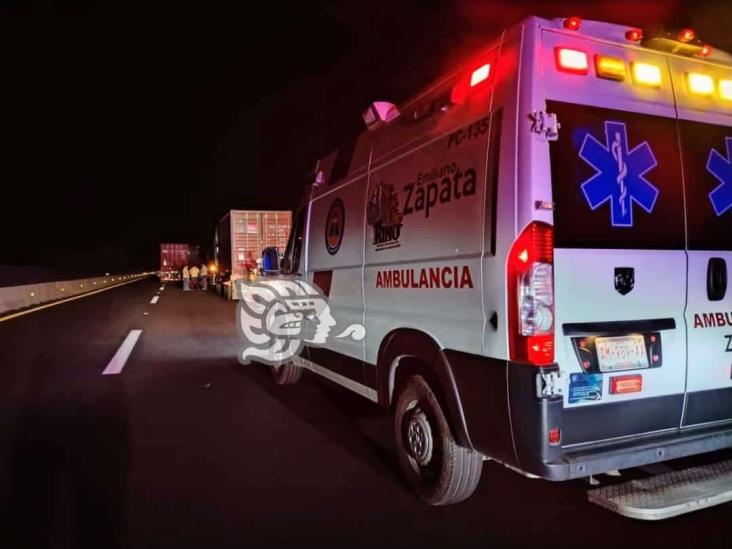 Chocan dos tráileres en el libramiento de Plan del Río; hay un lesionado