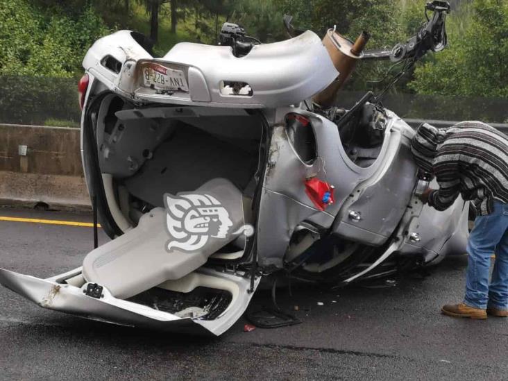 4 heridos tras volcadura de automóvil en libramiento Xalapa-Perote