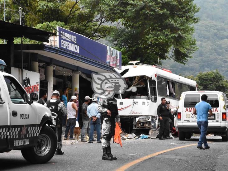 Se accidenta camión de turismo en Tenejapan; 19 personas heridas (+Video)