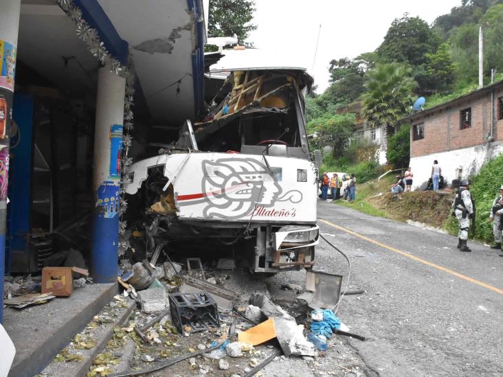 Se accidenta camión de turismo en Tenejapan; 19 personas heridas (+Video)