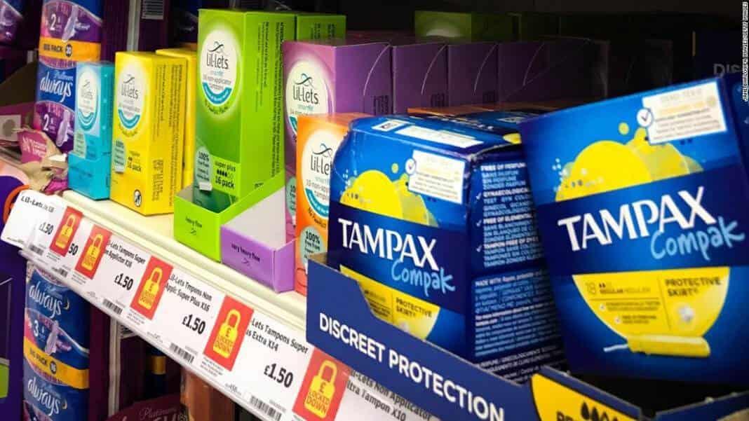 Aprueba Escocia ley que ofrece productos menstruales gratuitos