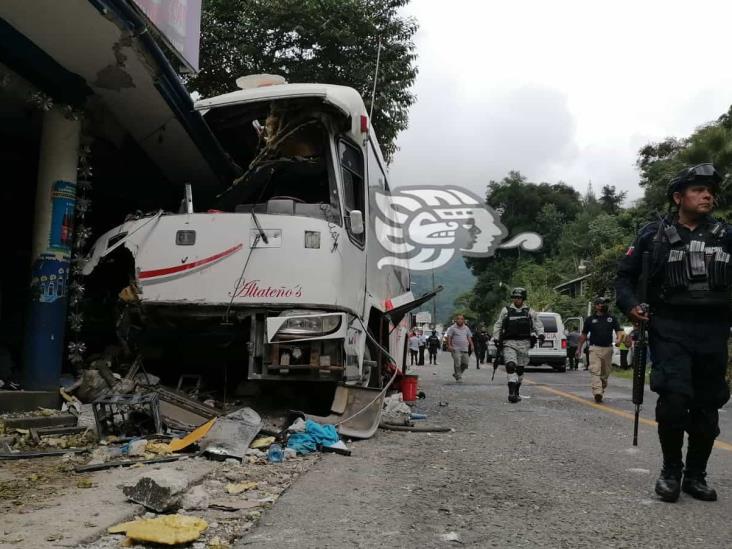 Se accidenta camión de turismo en Tenejapan; 19 personas heridas (+Video)