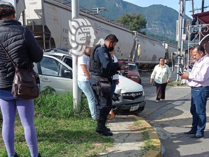 Por sentirse ‘Flash’; impacta tren a imprudente conductor en Nogales