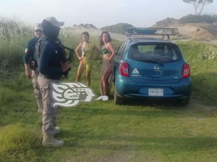 Roban maletas de turistas xalapeñas en playa de Alto Lucero