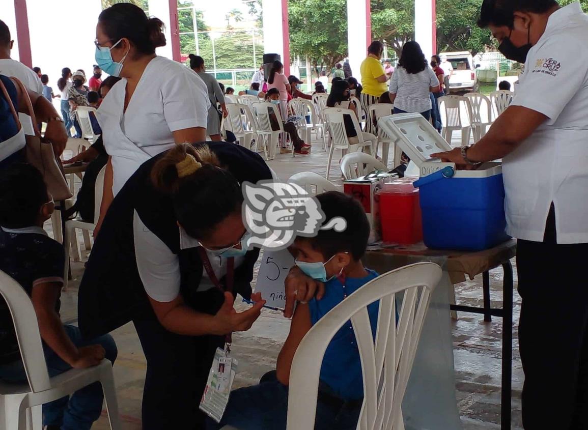 (+Video) Gran respuesta de la población para  la vacunación pediátrica en Jáltipan