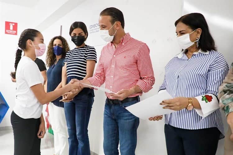 Clausura alcalde de Boca del Río las clases gratuitas de inglés, francés y braille