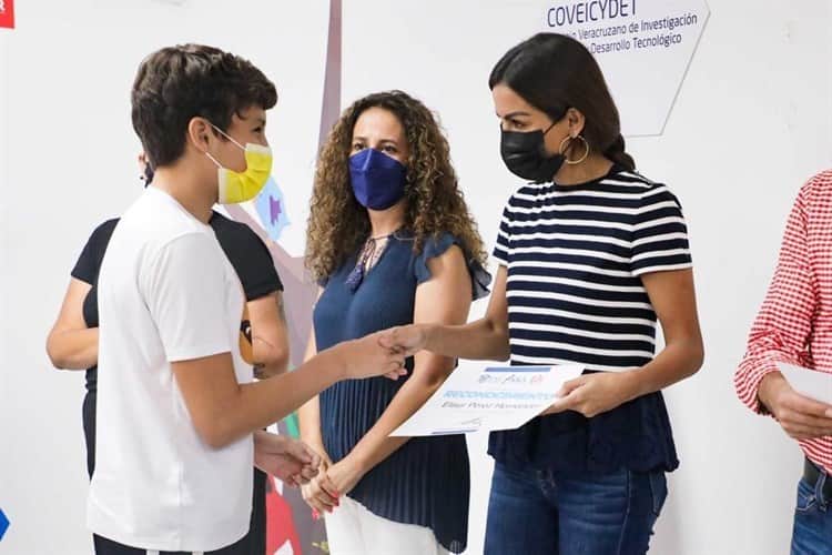 Clausura alcalde de Boca del Río las clases gratuitas de inglés, francés y braille