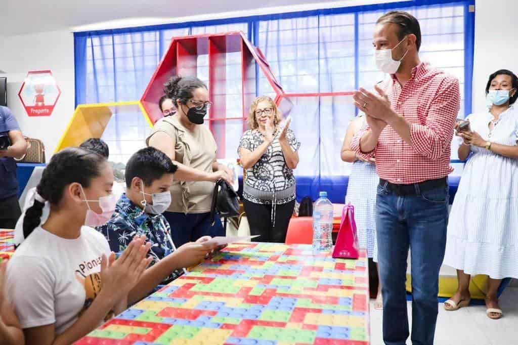 Clausura alcalde de Boca del Río las clases gratuitas de inglés, francés y braille