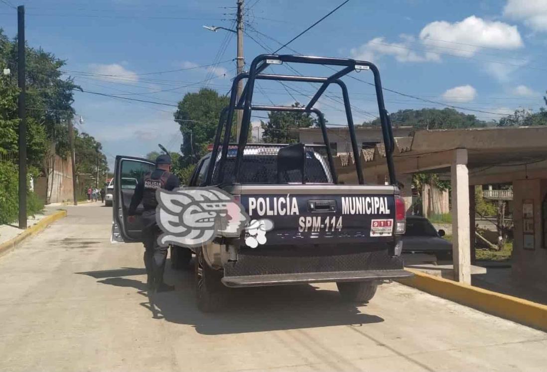 Atacan a balazos a policía municipal de Espinal