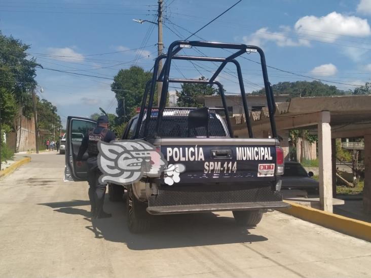 Atacan a balazos a policía municipal de Espinal