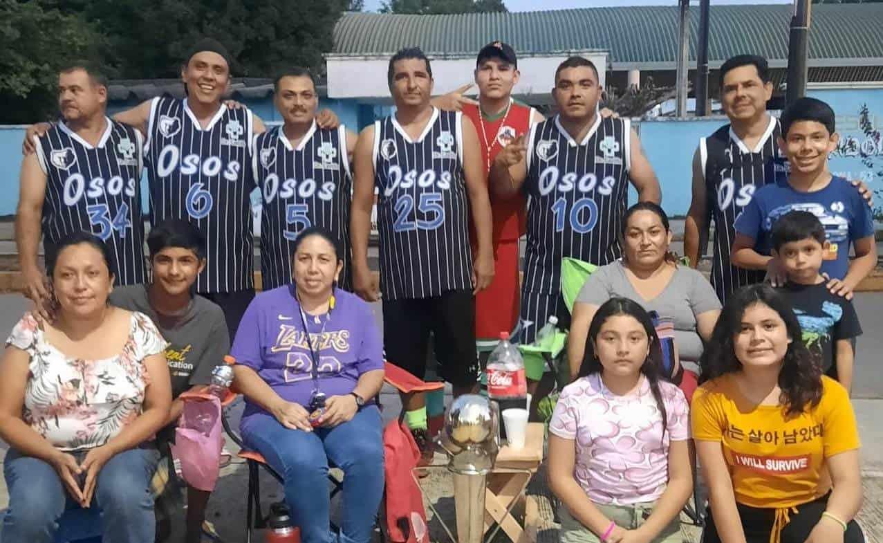 Legendarios es campeón del basquetbol de Hueyapan