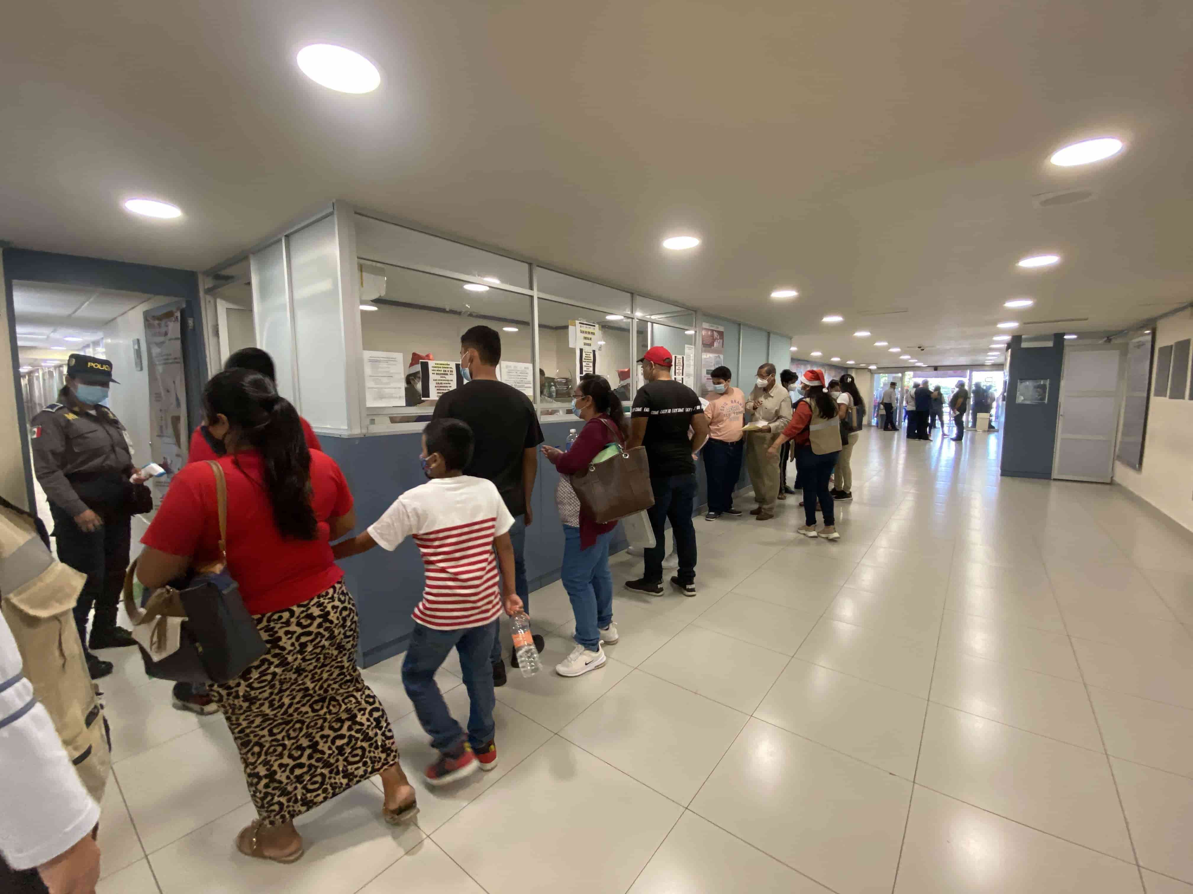 26 trabajadores de Salud en Veracruz recibieron su base de trabajo