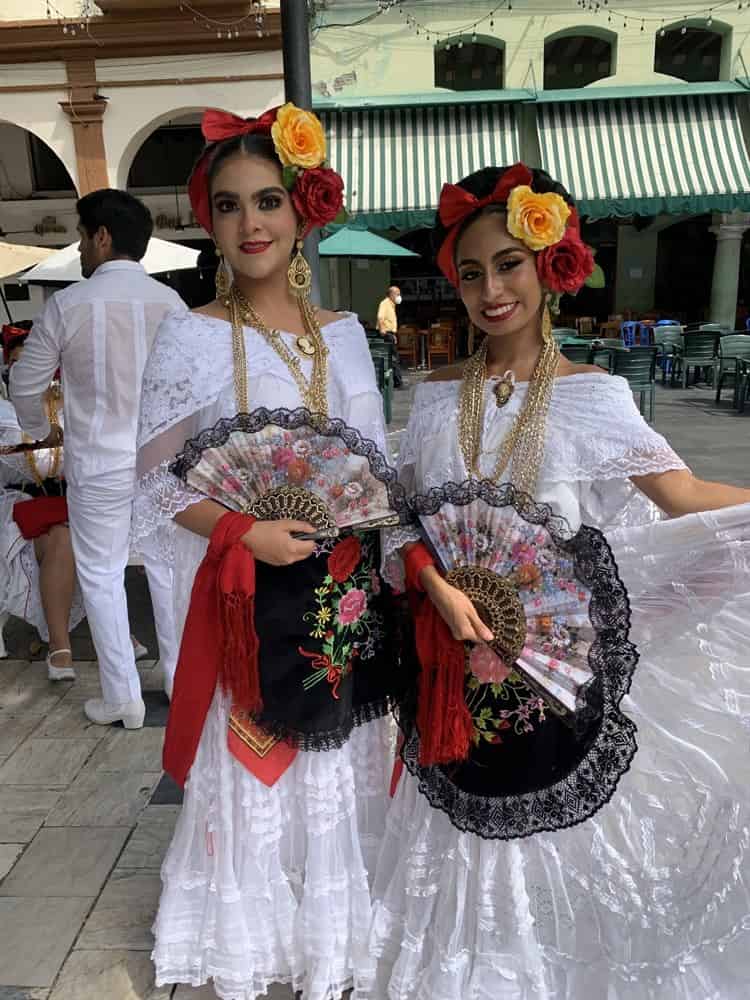 Bailan ‘La Bamba’ en versión flashmob para promover nuestras tradiciones